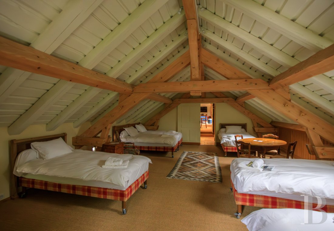 A former livestock farm which has been transformed into a vast, comfortable home near to Nantua in the Haut-Bugey region - photo  n°36